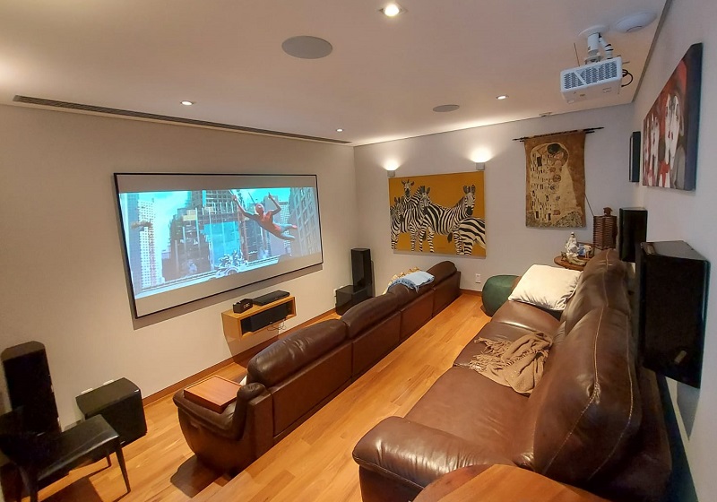 Como escolher o projetor ideal para o tamanho da sua sala (Lumens e Resolução) 1 Como escolher o projetor ideal