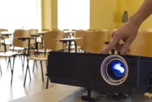 Custa caro alugar um projetor